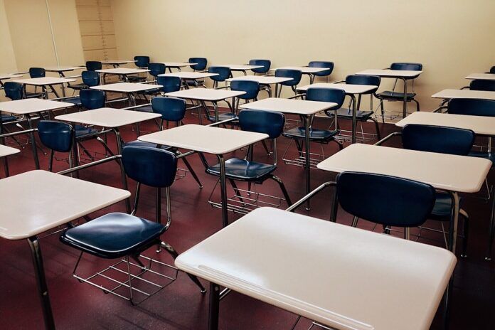 classroom-1910011_960_720-696x464